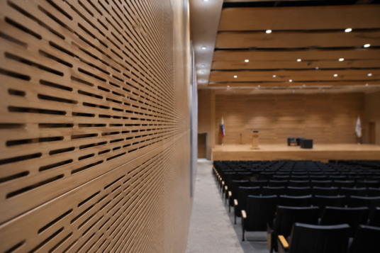 Panel AISLAPRO para tratamiento acústico auditorios Colombia